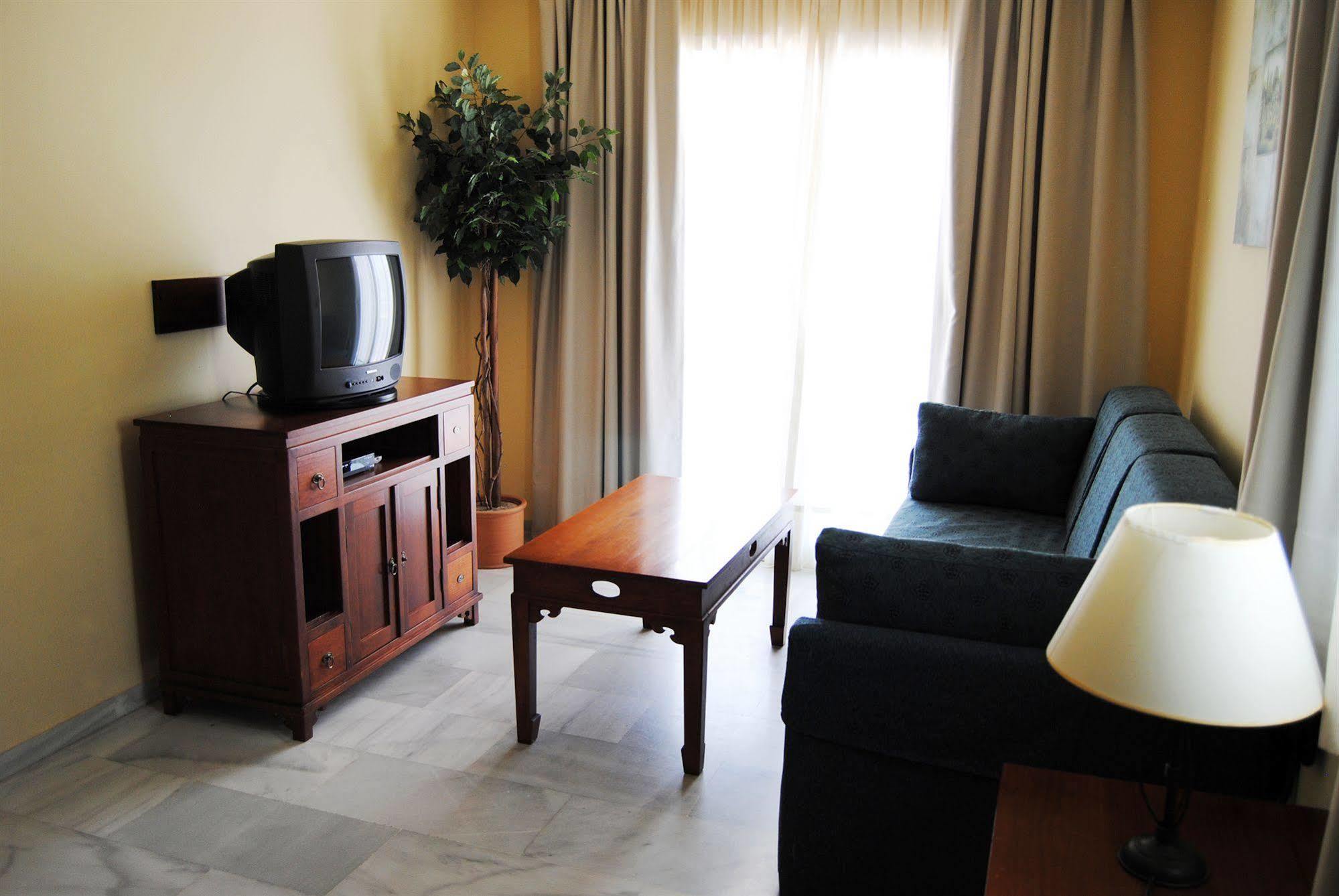 Apartamentos Turísticos Añoreta Rincón de la Victoria Exterior foto